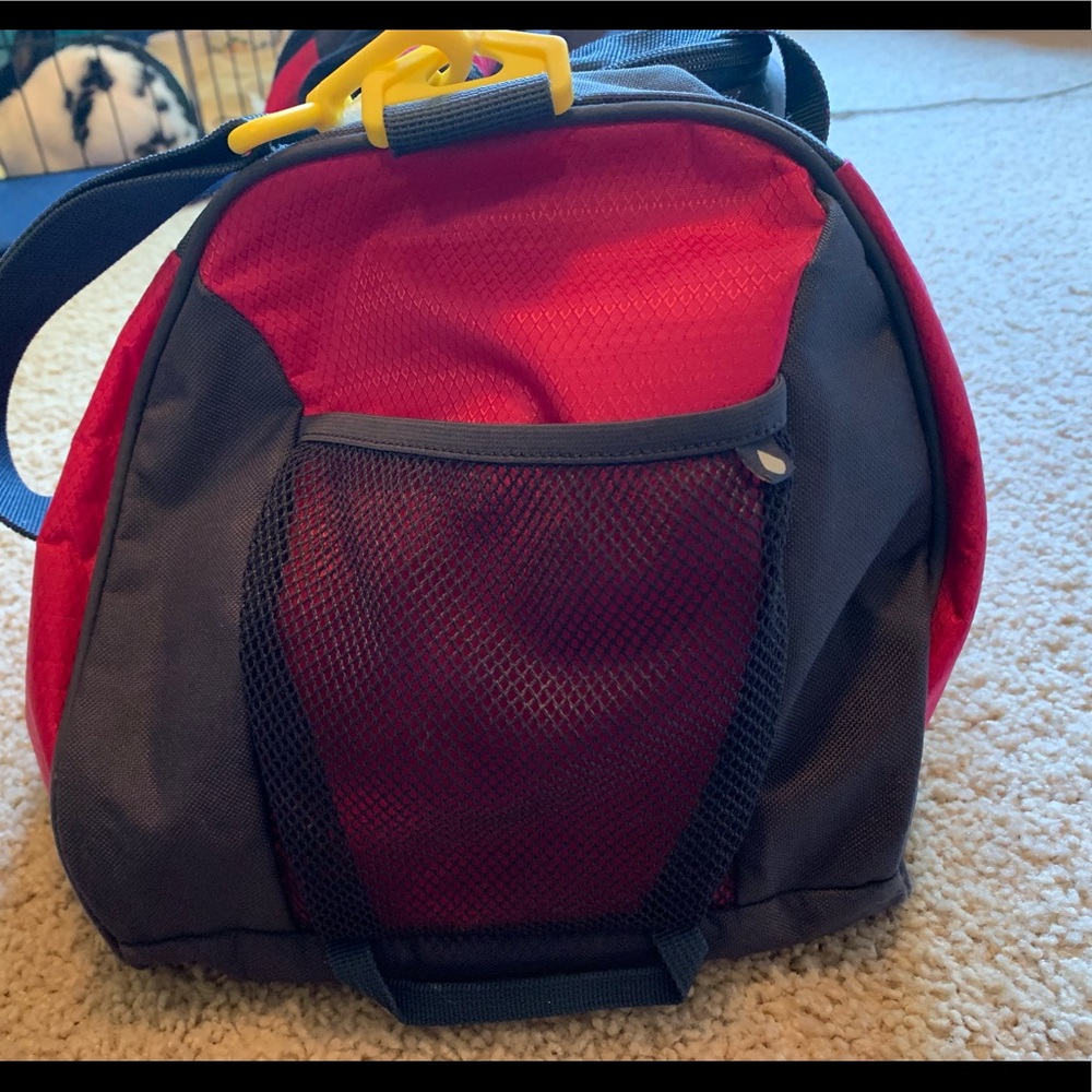 Dufflebag - Picture 3 of 6